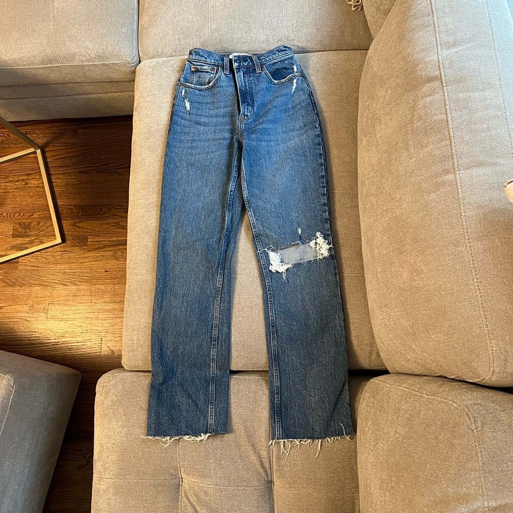 A&F Ultra High Rise 90’s Straight Jean. Size 23